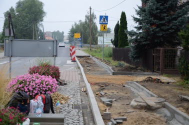 Ruszył remont kolejnego odcinka chodnika wzdłuż ulicy Oświęcimskiej
