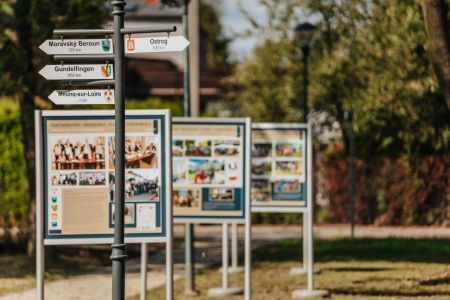 Zachęcamy do oglądania wystawy plenerowej na Skwerze Miast Partnerskich