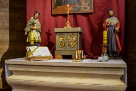 Zakończono prace przy mensie ołtarzowej w Sanktuarium św. Walentego