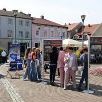 Otwarcie wystawy festiwalowej na rynku (3)